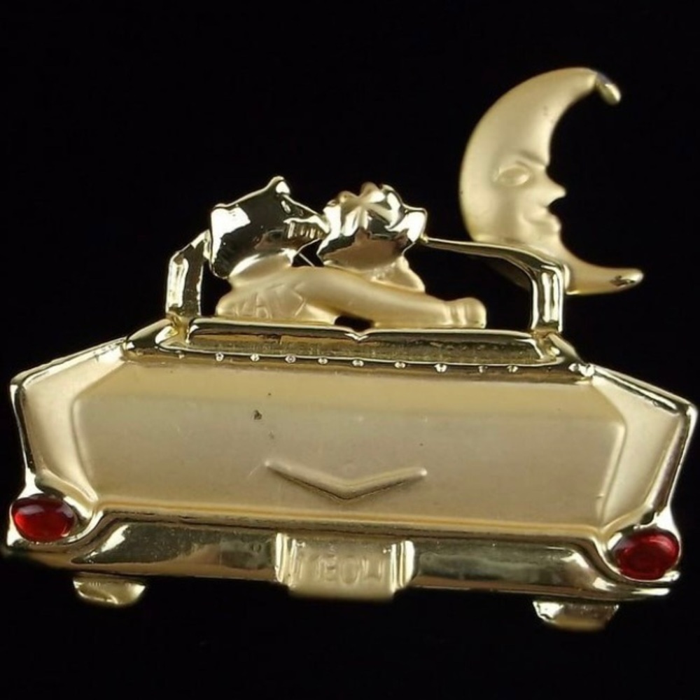 Vintage Enameled Cruising Car Cat Brooch‎